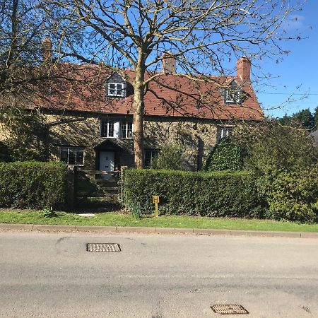 The Old Farmhouse Bed & Breakfast Milton Keynes Exterior photo