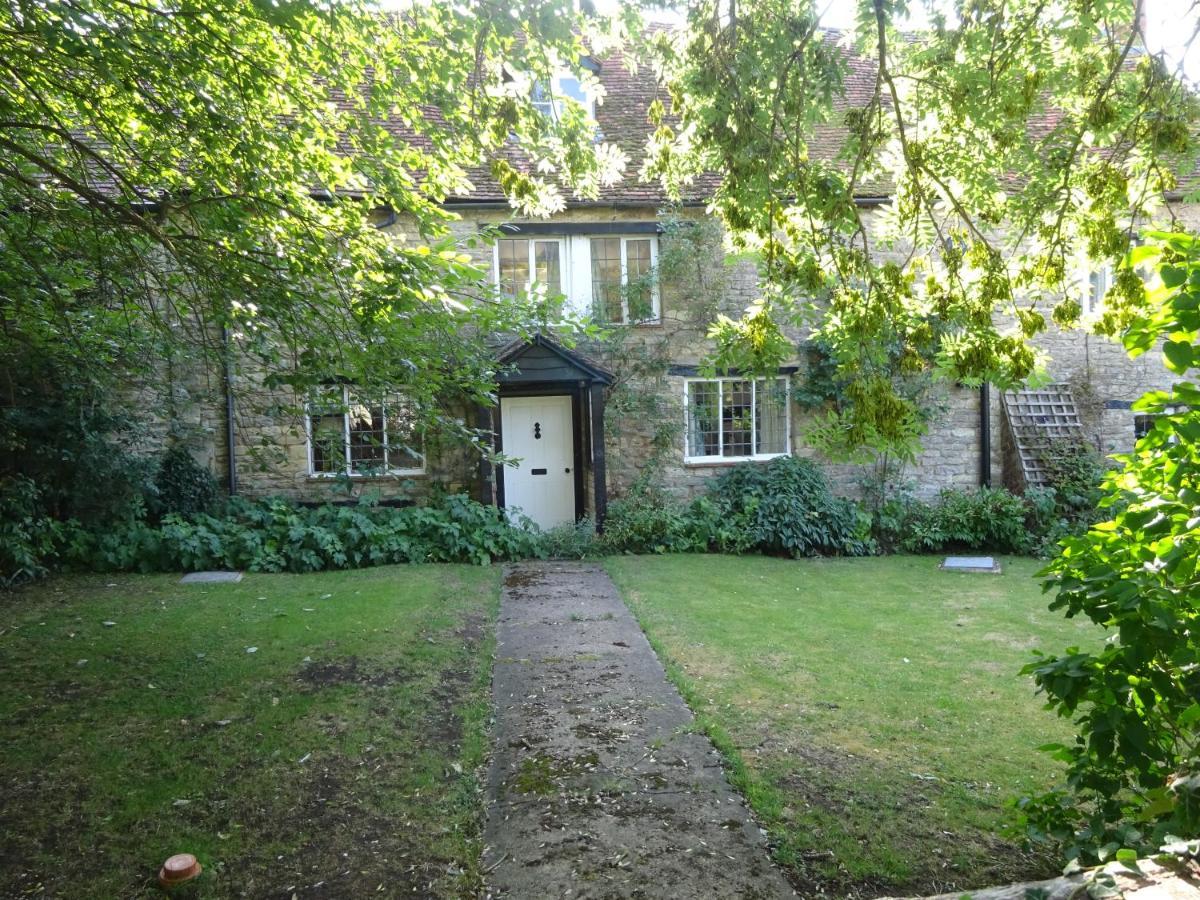 The Old Farmhouse Bed & Breakfast Milton Keynes Exterior photo