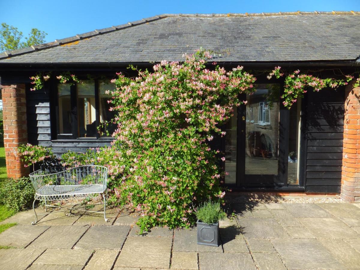 The Old Farmhouse Bed & Breakfast Milton Keynes Exterior photo