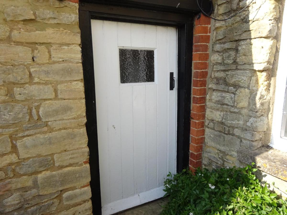 The Old Farmhouse Bed & Breakfast Milton Keynes Exterior photo